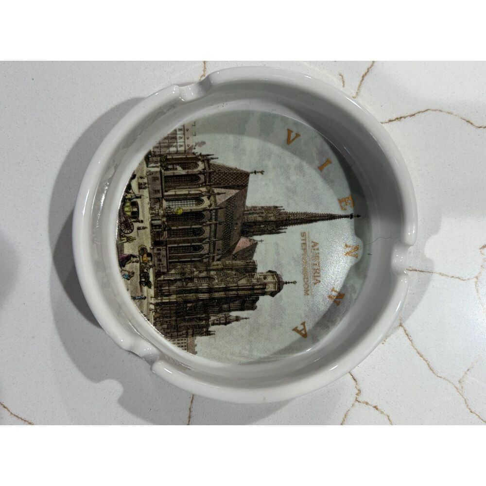 Vintage Vienna Austria Ashtray Gold Porcelain Souvenir Mid Century Trinket Dish - Picture 4 of 4